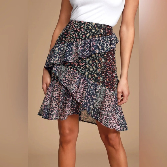 Lulus Catania Black Floral Print NWT Ruffled Mini Skirt Women’s Size Small - Picture 2 of 15